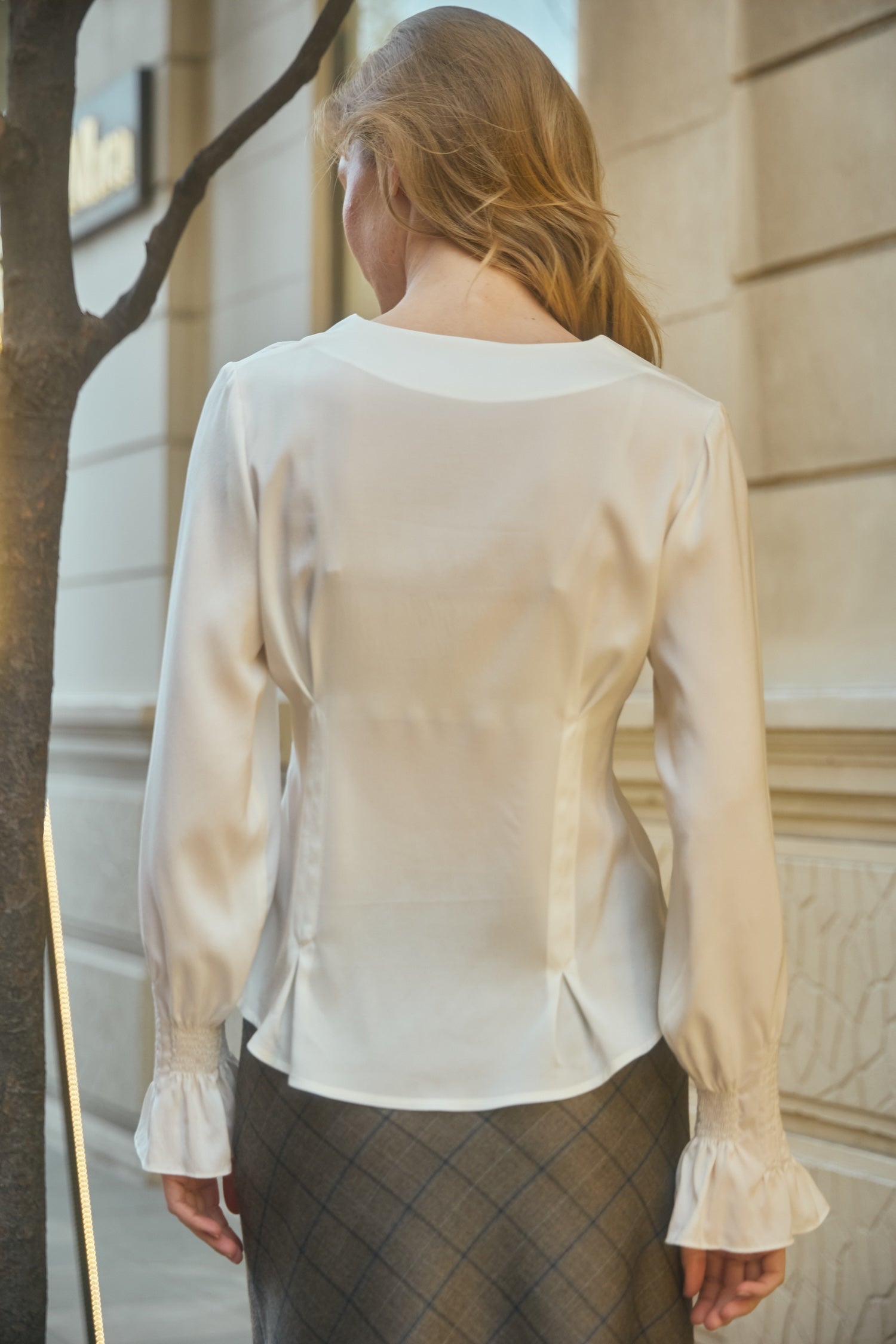 Nervür Kol Detaylı Ekru İpek Gömlek