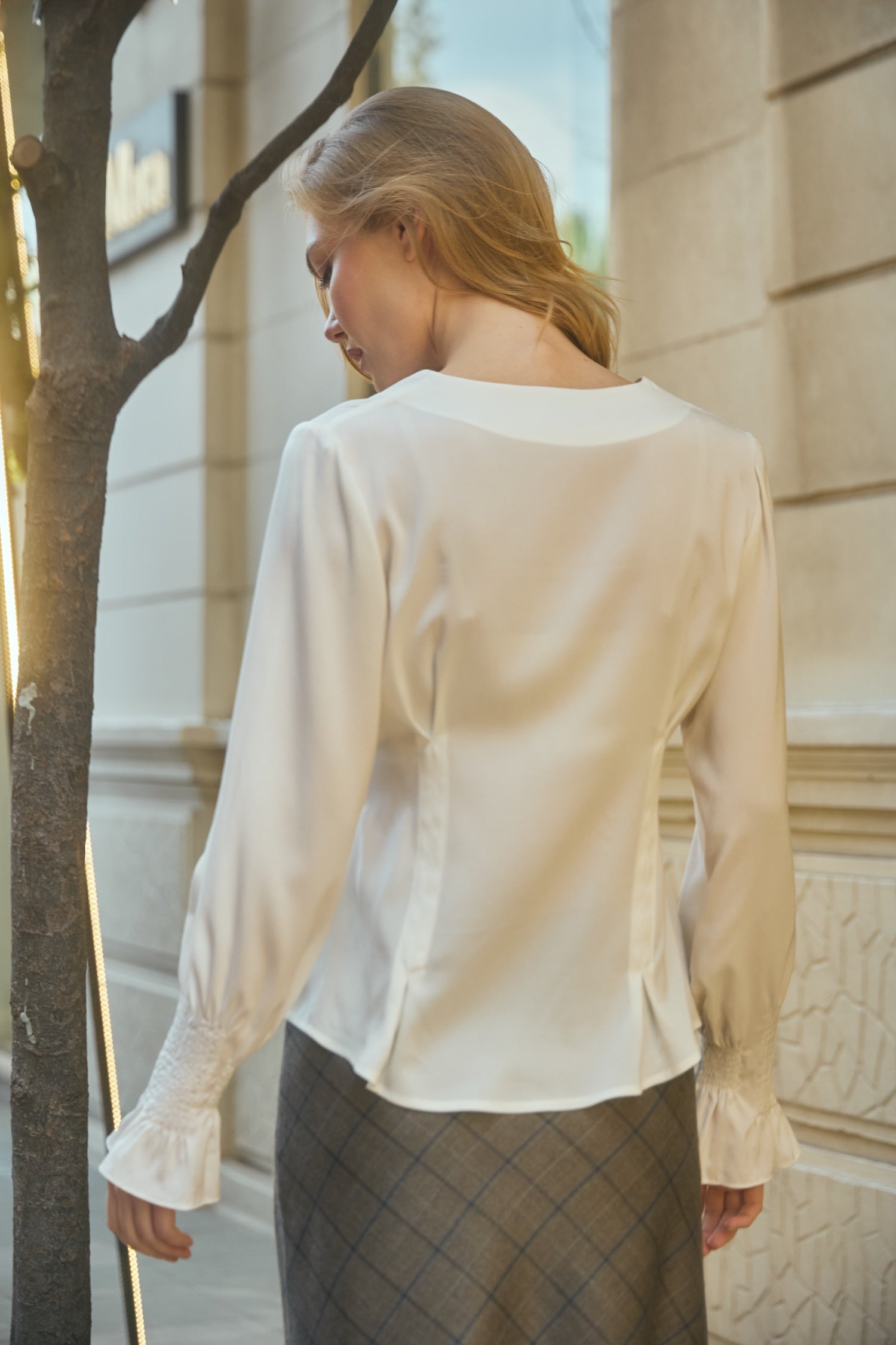 Nervür Kol Detaylı Ekru İpek Gömlek